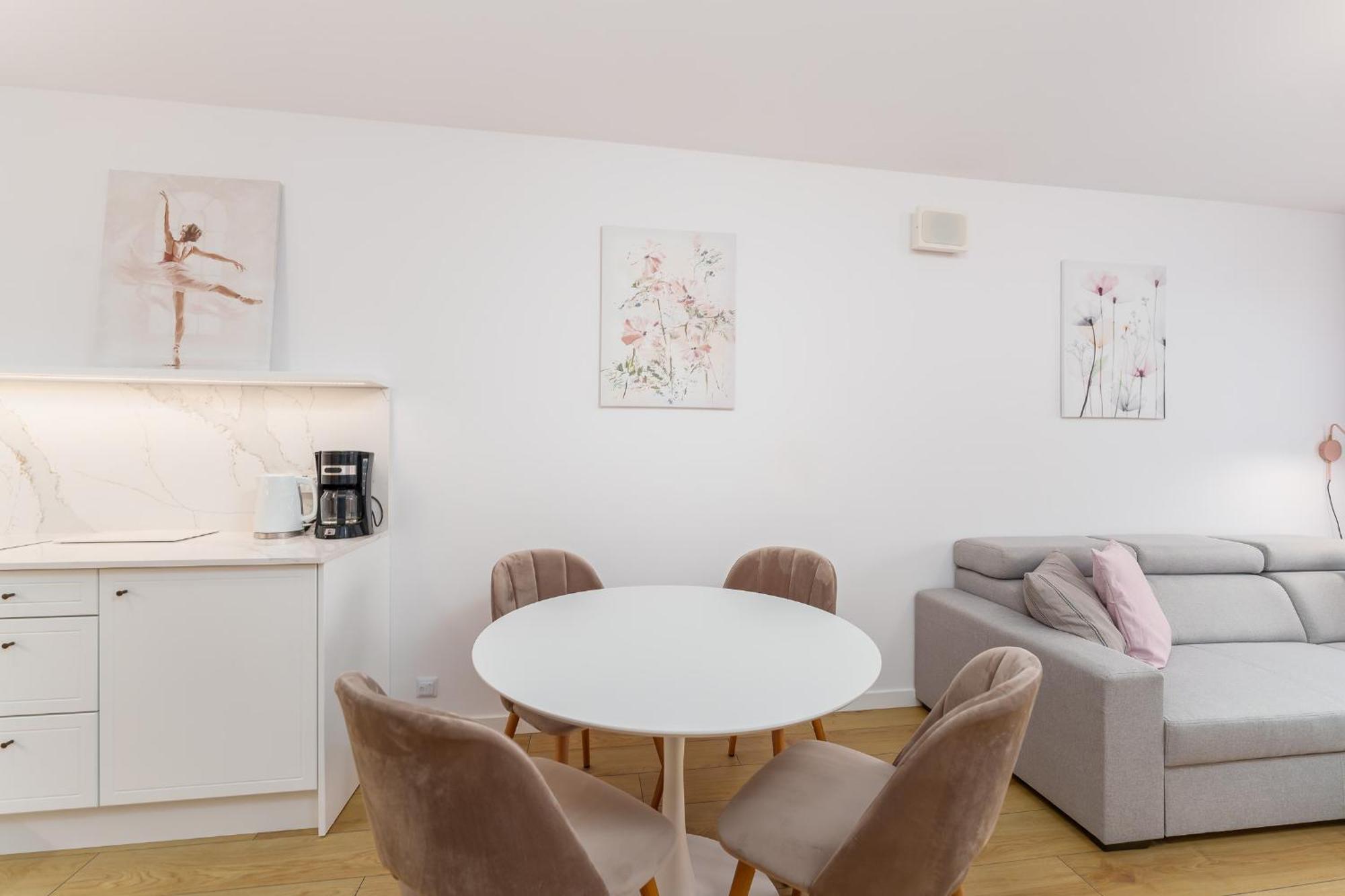 Faro Apartamenty Kasprowicza 20 Basen W Cenie Schwimmbad Im Preis Kolobrzeg Luaran gambar